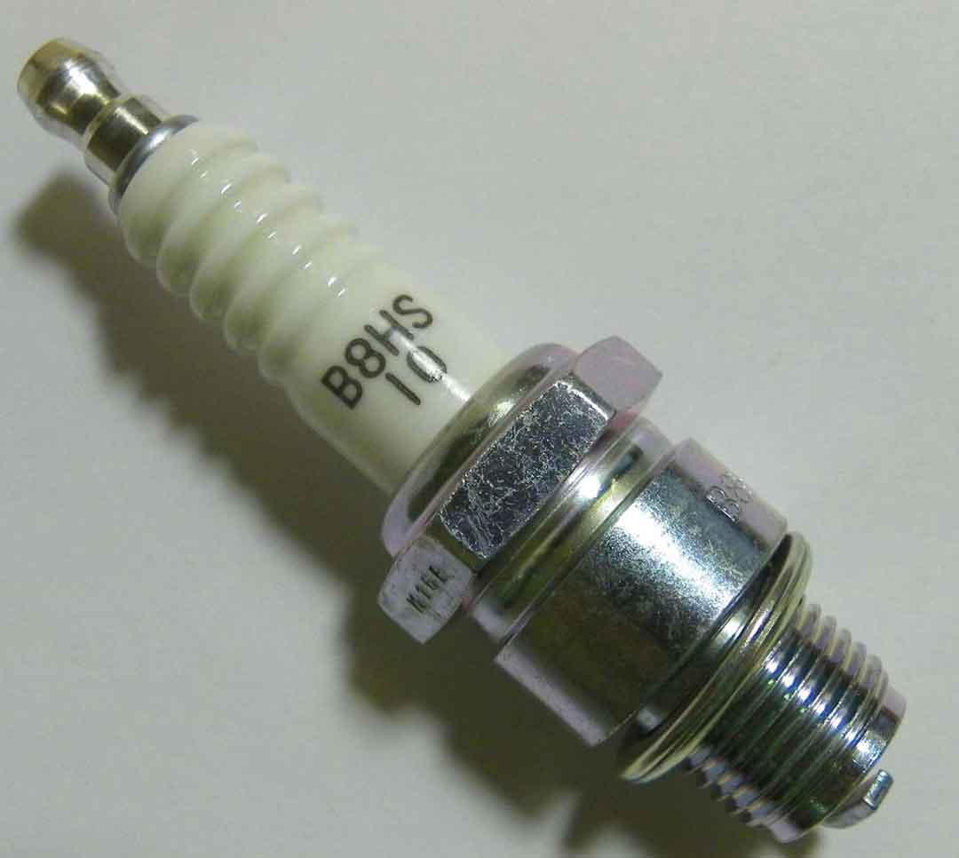 Spark Plug B8HS-10 / 5126