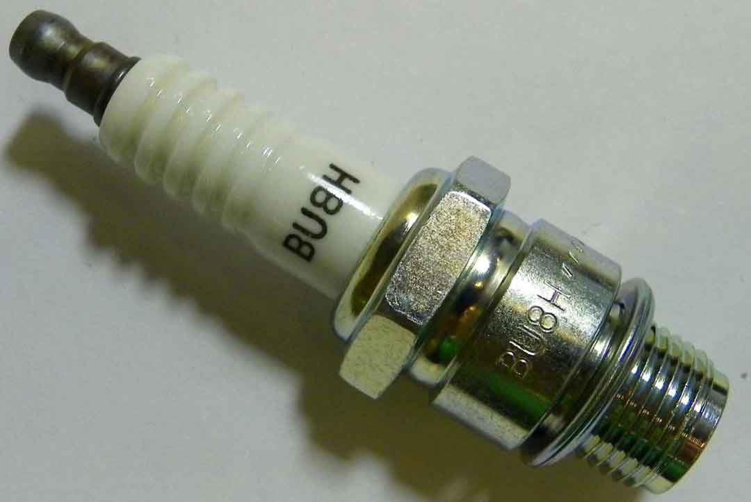 Spark Plug BU8H / 6431